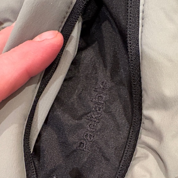 Burton Woman’s Light Green Performance Jacket - Picture 4 of 5